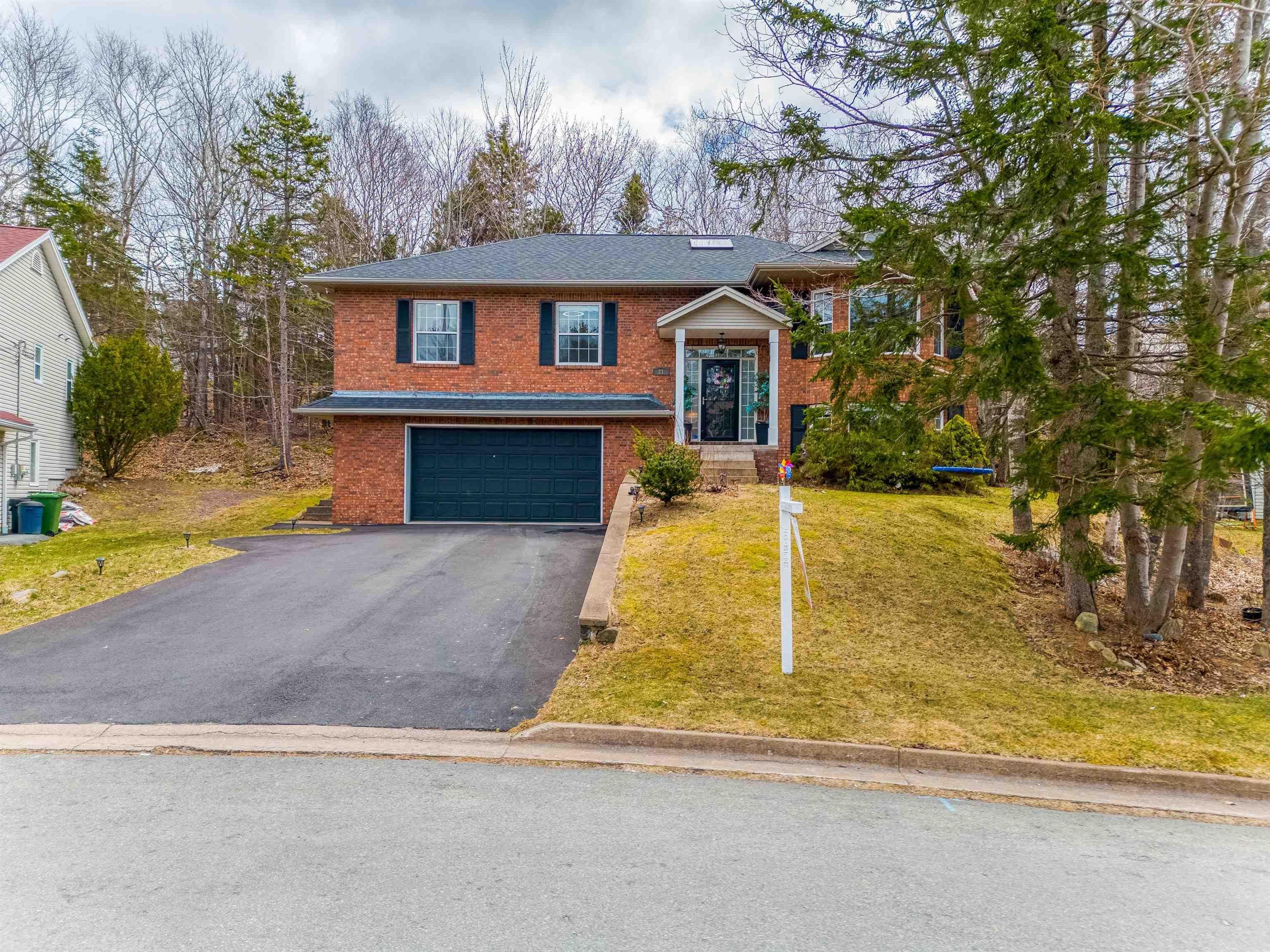 Main Photo: 21 Adlington Court in Bedford: 20-Bedford Residential for sale (Halifax-Dartmouth)  : MLS®# 202307195