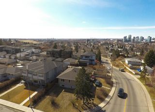 Photo 3: 808 10 Street NE in Calgary: Renfrew Detached for sale : MLS®# A1091434