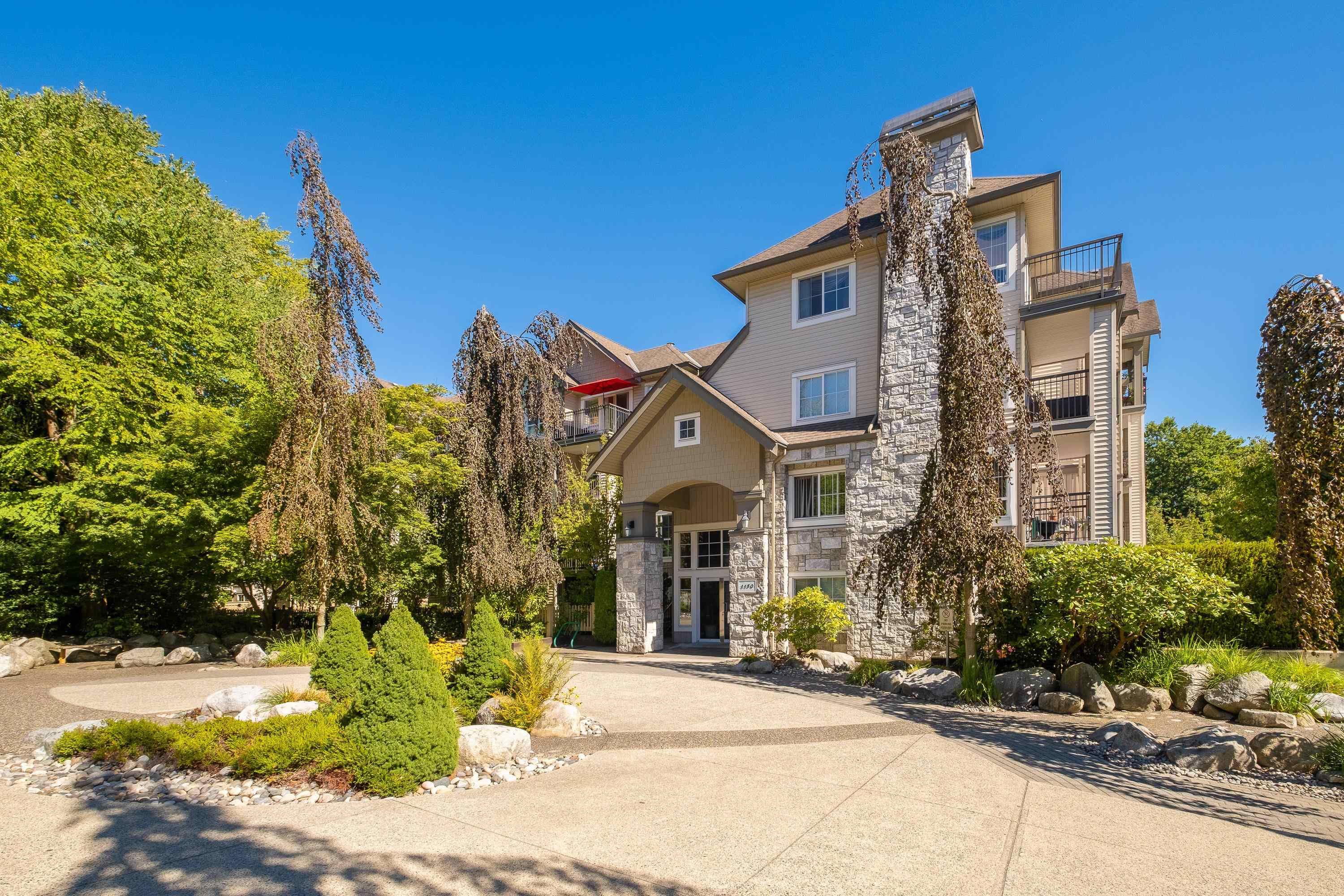 Main Photo: 401 1150 E 29TH STREET in North Vancouver: Lynn Valley Condo for sale : MLS®# R2797811