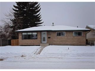 Photo 1: 9835 ALCOTT Road SE in Calgary: Acadia House for sale : MLS®# C4045268