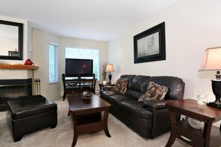 Photo 2: 1 10050 154 Street in Surrey: Guildford Townhouse for sale in "Woodland Grove" (North Surrey)  : MLS®# R2169167