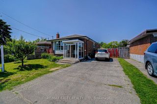 Photo 1: 26 Sunmount Road in Toronto: Tam O'Shanter-Sullivan House (Bungalow) for sale (Toronto E05)  : MLS®# E6058380