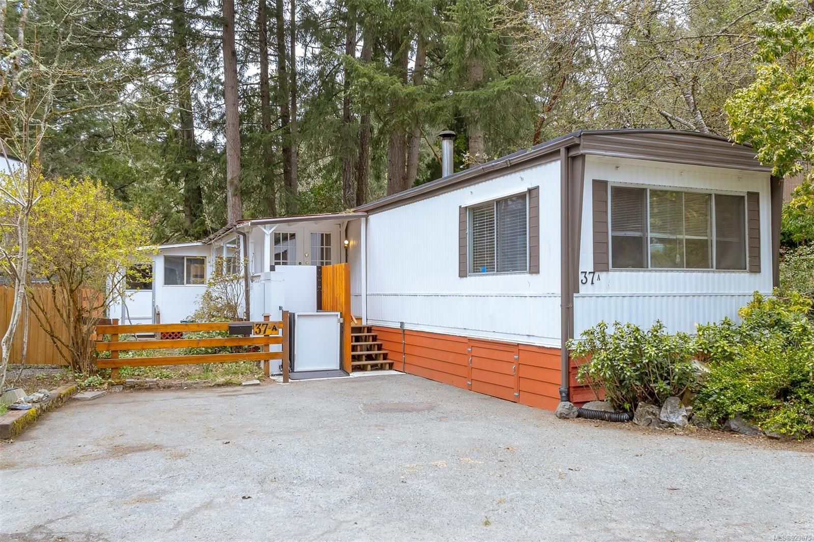 Main Photo: 37A 2500 Florence Lake Rd in Langford: La Florence Lake Manufactured Home for sale : MLS®# 929875