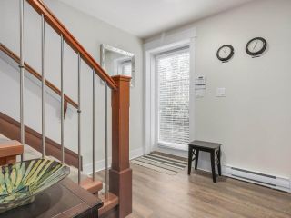 Photo 2: 1077 SALSBURY Drive in Vancouver: Grandview VE Townhouse for sale in "Robertson Place" (Vancouver East)  : MLS®# R2343726