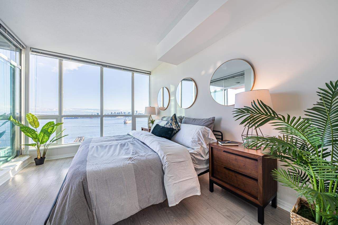 Main Photo: 1902 138 E ESPLANADE Street in North Vancouver: Lower Lonsdale Condo for sale in "The Premiere at The Pier" : MLS®# R2576004