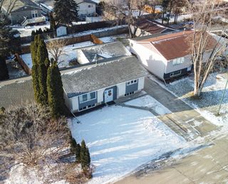 Photo 3: 710 Poplar Bay in Portage la Prairie: House for sale : MLS®# 202227900