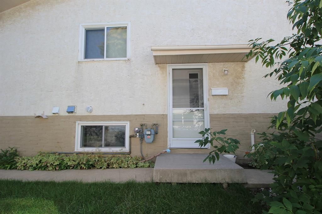 Main Photo: 5831 66 Avenue NW in Calgary: Dalhousie Semi Detached (Half Duplex) for sale : MLS®# A2000826