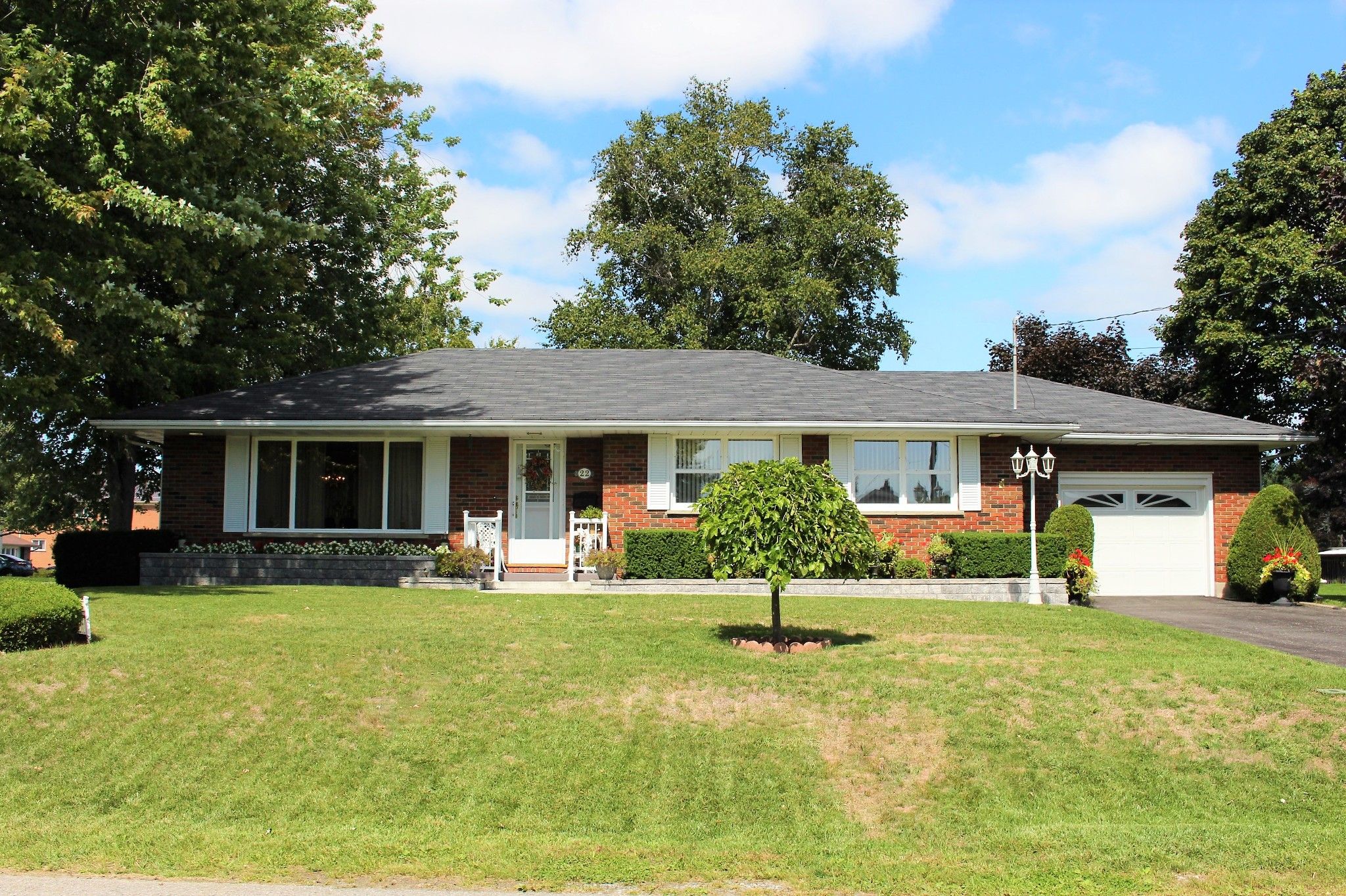 Main Photo: 22 Moore Drive in Port Hope: House for sale : MLS®# 40020393