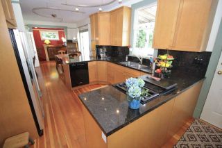 Photo 6: 221 ST. PATRICK Street in New Westminster: Queens Park House for sale : MLS®# R2359081