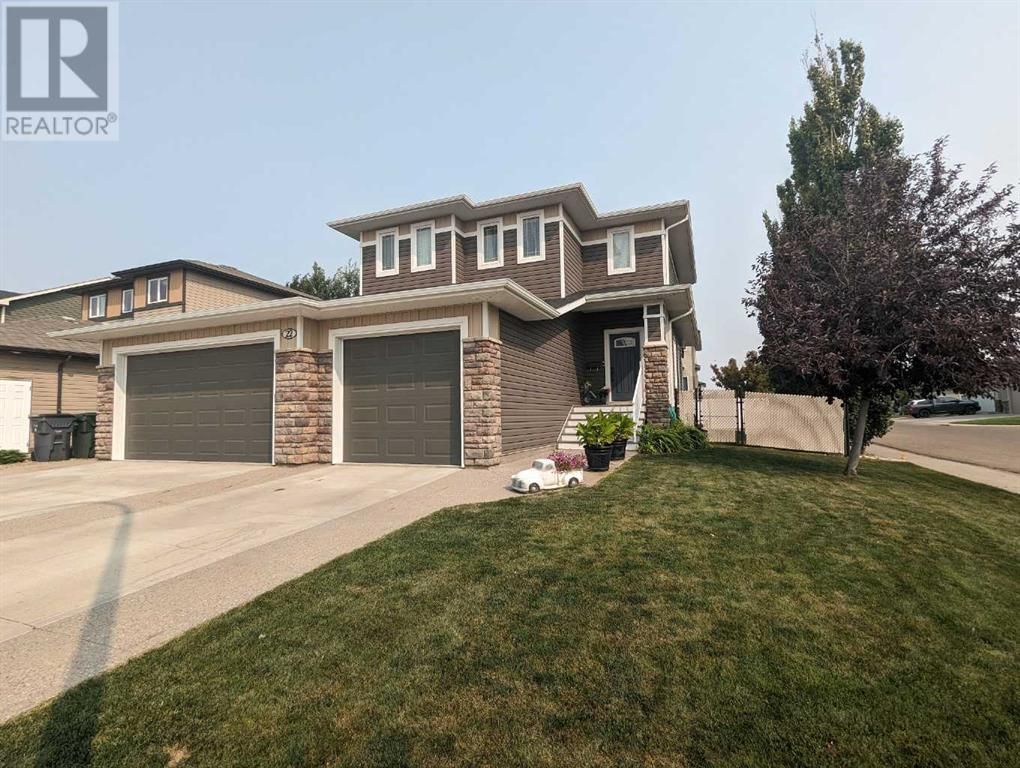 Main Photo: 22 Hamptons Close SE in Medicine Hat: House for sale : MLS®# A2074278