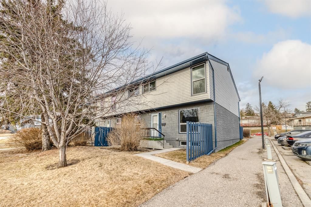 Main Photo: 83 6440 4 Street NW in Calgary: Thorncliffe Row/Townhouse for sale : MLS®# A1199537