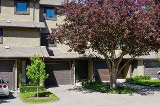 Photo 2: 18 Glamis Gardens SW in Calgary: Glamorgan Row/Townhouse for sale : MLS®# A2138092