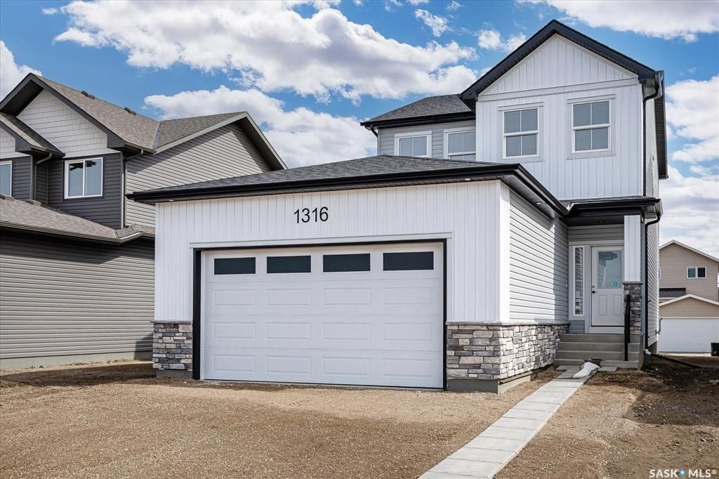 Main Photo: 1316 Parr Hill Drive in Martensville: Residential for sale : MLS®# SK926014