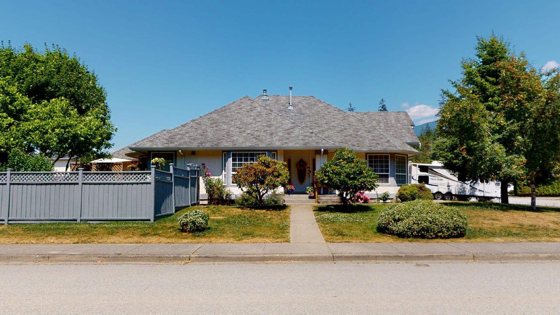 Main Photo: 1024 REGENCY PLACE in Squamish: Tantalus House for sale : MLS®# R2598823