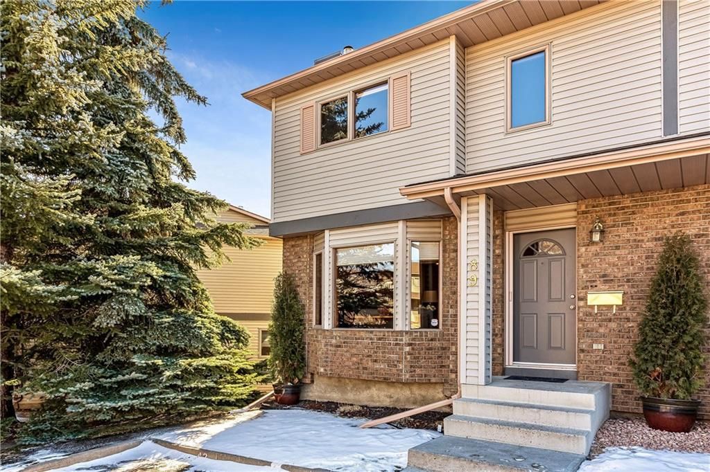 Main Photo: 89 PATINA Park SW in Calgary: Patterson Row/Townhouse for sale : MLS®# C4292890
