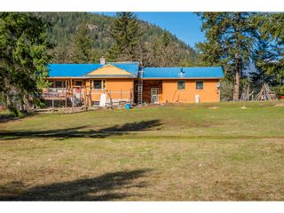 Photo 14: 2621 HIGHWAY 3A in Castlegar: House for sale : MLS®# 2475835