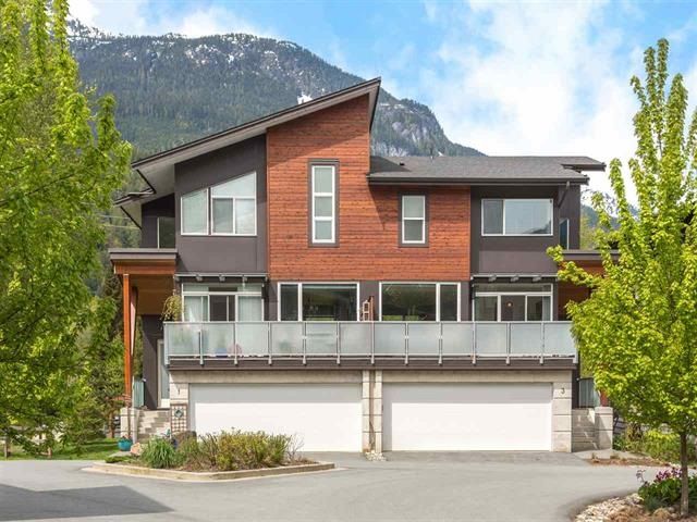 Main Photo: 3 41488 BRENNAN Road in Squamish: Brackendale 1/2 Duplex for sale in "RIVENDALE" : MLS®# R2358190