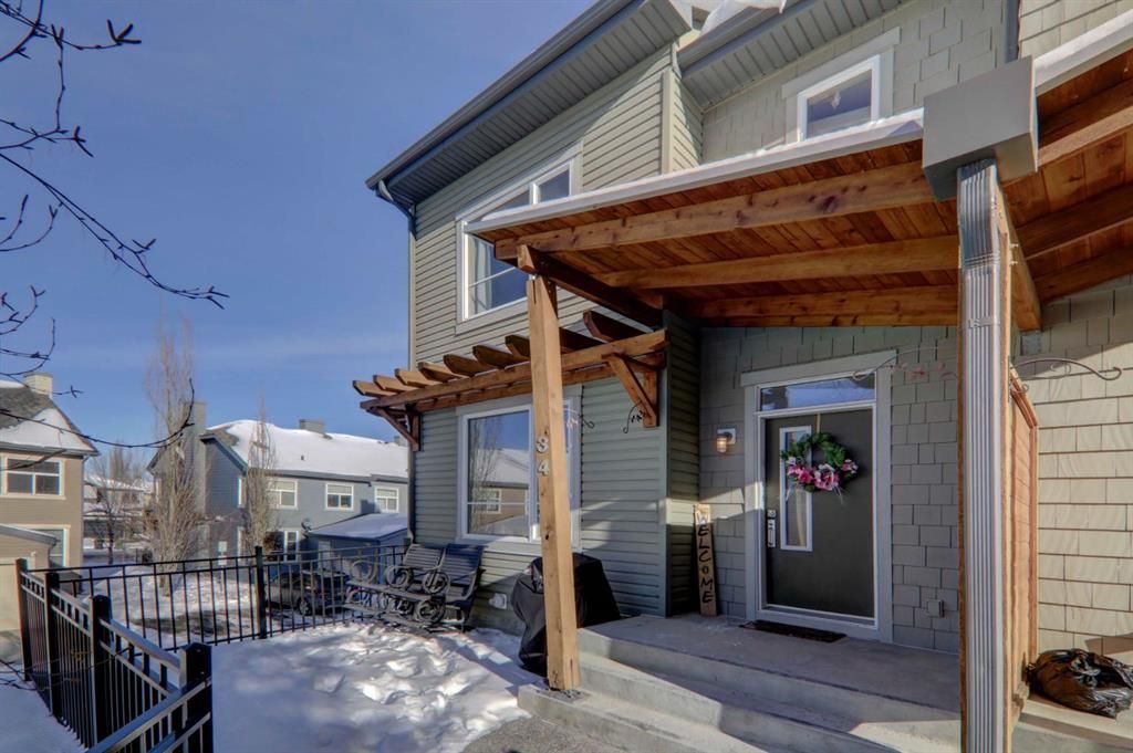 Main Photo: 34 Chapalina Square SE in Calgary: Chaparral Row/Townhouse for sale : MLS®# A2103231