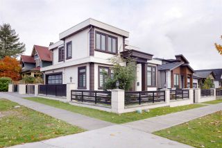 Photo 2: 4005 DUNDAS Street in Burnaby: Vancouver Heights House for sale (Burnaby North)  : MLS®# R2517001