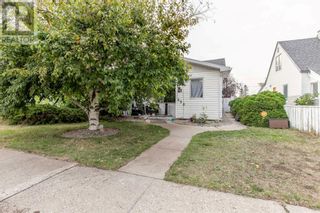 Photo 1: 428 12 Street N in Lethbridge: House for sale : MLS®# A2119912