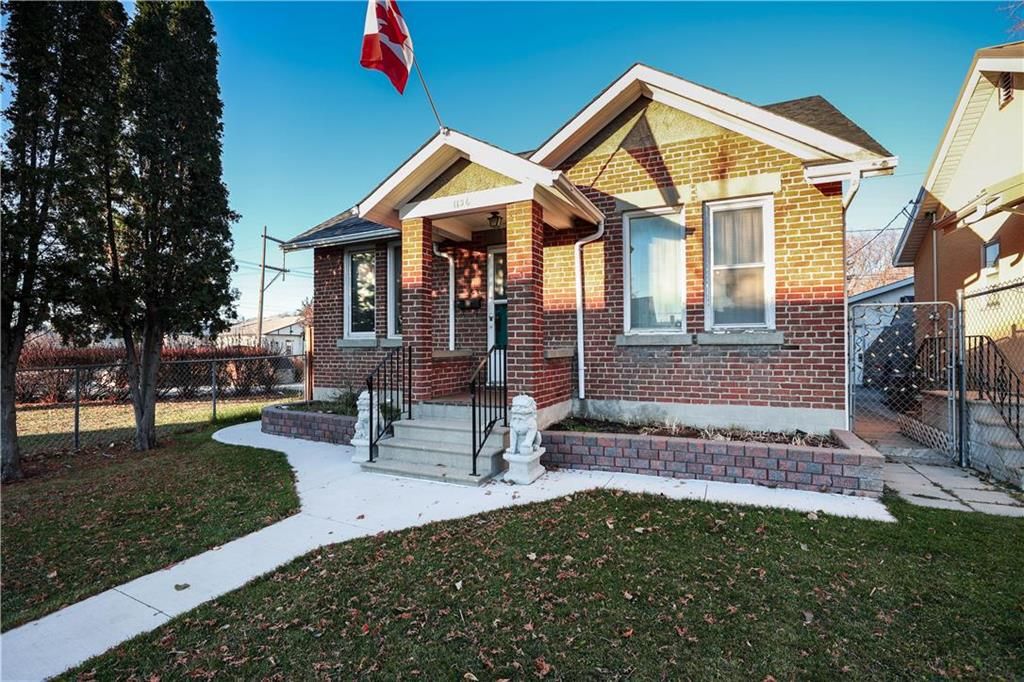 Main Photo: 1136 Spruce Street in Winnipeg: Sargent Park Residential for sale (5C)  : MLS®# 202226234