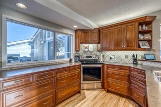 Photo 12: 332 Cantrell Drive SW in Calgary: Canyon Meadows Detached for sale : MLS®# A1164334