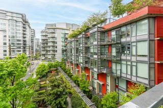 Photo 4: 504 38 W 1ST Avenue in Vancouver: False Creek Condo for sale in "PINNACLE LIVING AT FALSE CREEK- THE ONE" (Vancouver West)  : MLS®# R2870882