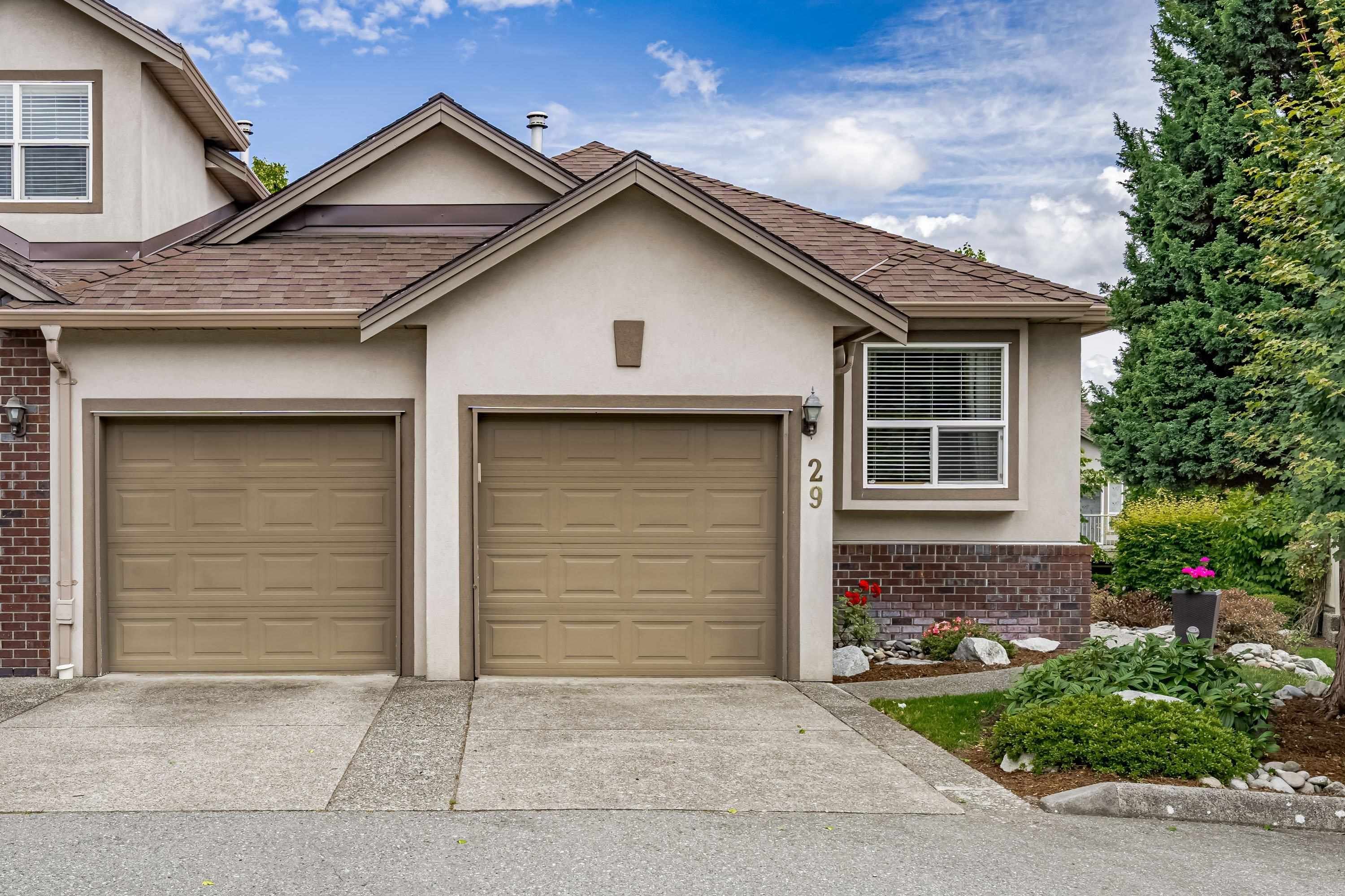 Main Photo: 29 2525 YALE Court in Abbotsford: Abbotsford East Townhouse for sale in "YALE COURT" : MLS®# R2789391