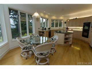 Photo 9: 3487 Camcrest Pl in VICTORIA: SE Mt Tolmie House for sale (Saanich East)  : MLS®# 683546