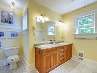 Photo 18: 1511 Montgomery Ave in Victoria: Vi Rockland House for sale : MLS®# 909427