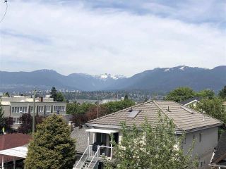 Photo 3: PH11 388 KOOTENAY Street in Vancouver: Hastings Sunrise Condo for sale in "VIEW 388" (Vancouver East)  : MLS®# R2379442