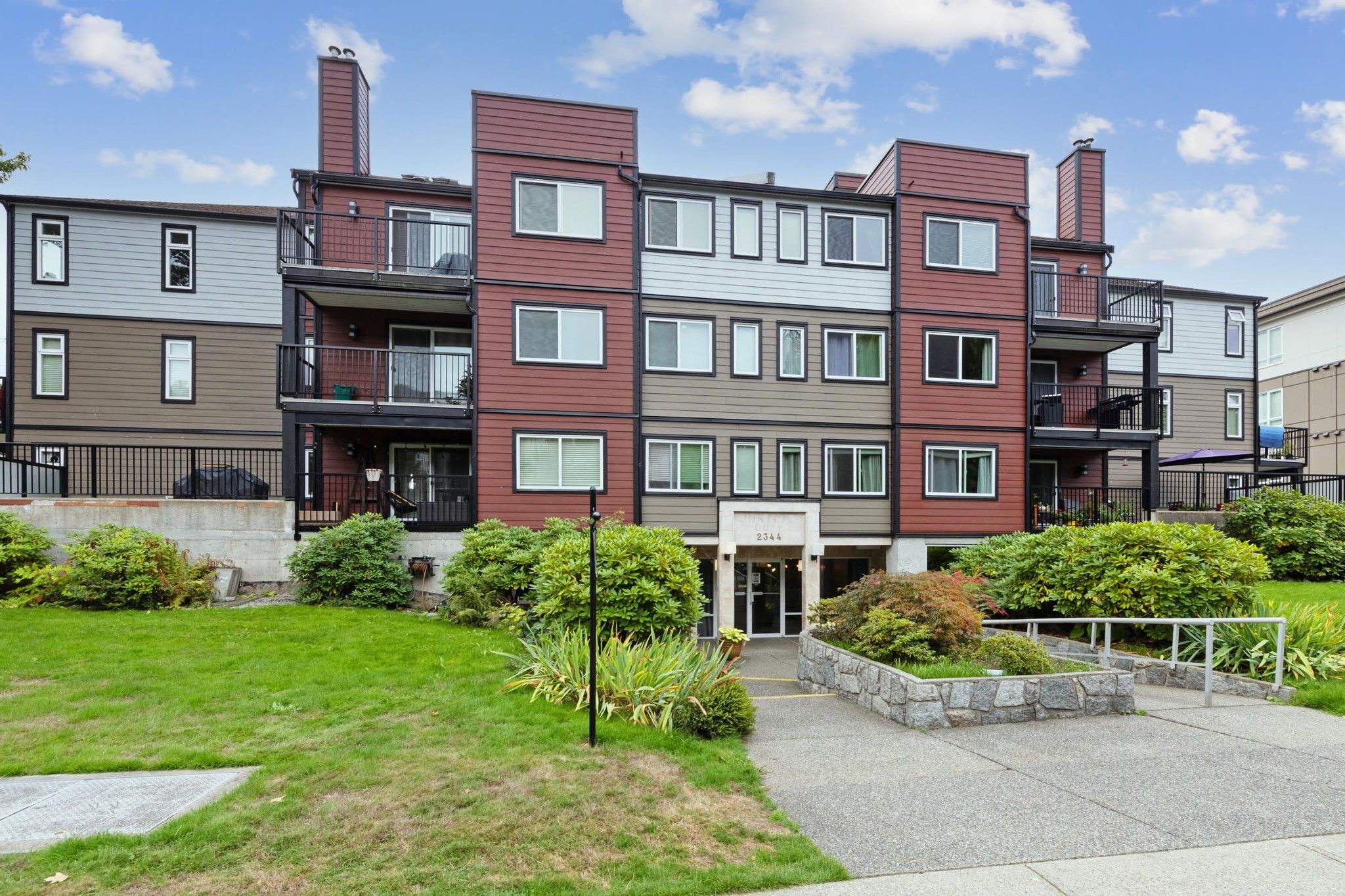 Main Photo: 102 2344 ATKINS Avenue in Port Coquitlam: Central Pt Coquitlam Condo for sale in "RIVER'S EDGE" : MLS®# R2616683