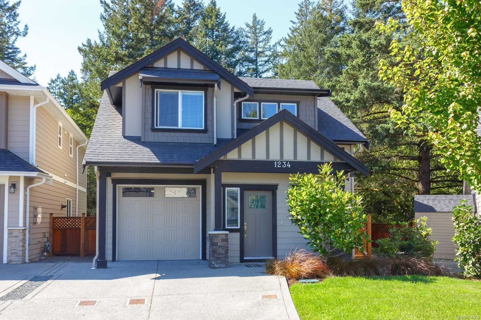 Main Photo: 1234 McLeod Pl in Langford: La Happy Valley House for sale : MLS®# 854304