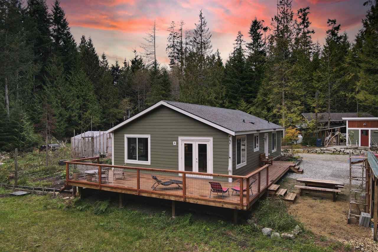 Main Photo: 1751 BLOWER Road in Sechelt: Sechelt District Manufactured Home for sale (Sunshine Coast)  : MLS®# R2512519