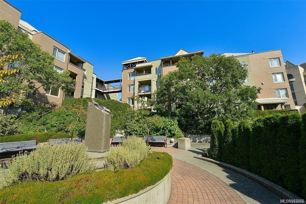 Main Photo: 118 29 Songhees Rd in Victoria: VW Songhees Condo for sale (Victoria West)  : MLS®# 953075