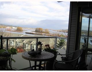 Photo 1: 202 60 RICHMOND Street in New_Westminster: Fraserview NW Condo for sale in "GATEHOUSE" (New Westminster)  : MLS®# V743649