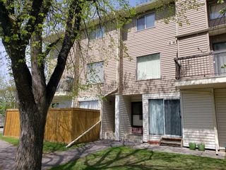 Photo 3: 96 2519 38 Street NE in Calgary: Rundle Row/Townhouse for sale : MLS®# A2058835