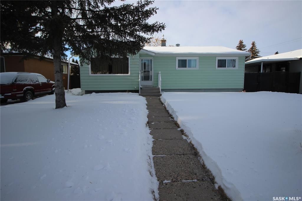 Main Photo: 1305 O Avenue South in Saskatoon: Holiday Park Residential for sale : MLS®# SK914300
