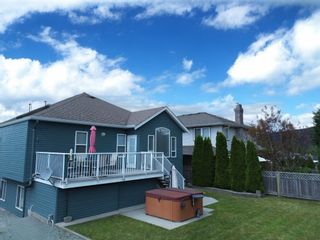 Photo 5: 8420 DOERKSEN Drive in Mission: Mission BC House for sale : MLS®# R2898686