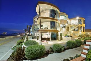 Main Photo: House for sale : 8 bedrooms : 3675 Ocean Front Walk in San Diego