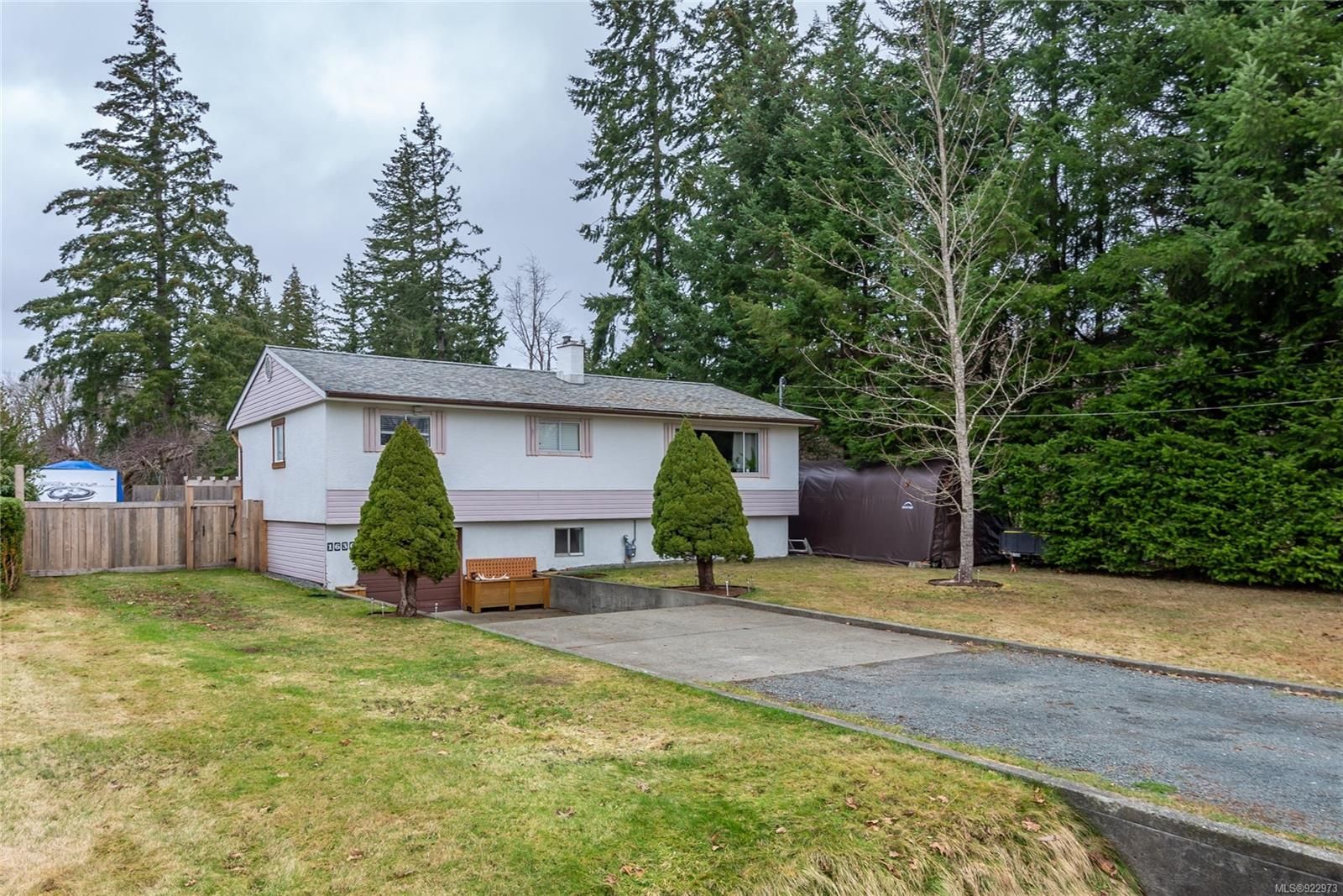 Main Photo: 1630 Dolora Rd in Campbell River: CR Campbell River Central House for sale : MLS®# 922973