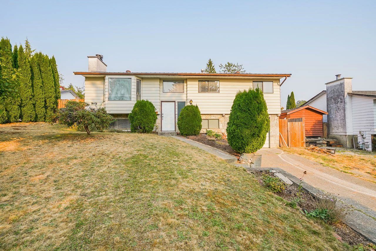Main Photo: 7932 HERON Street in Mission: Mission BC House for sale : MLS®# R2722673