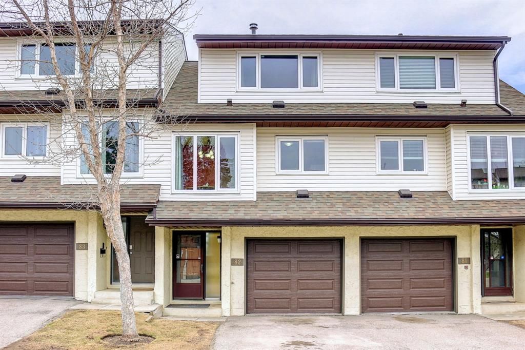 Main Photo: 82 1190 Ranchview Road NW in Calgary: Ranchlands Row/Townhouse for sale : MLS®# A1233613