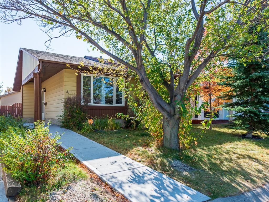 Main Photo: 51 Templewood Mews NE in Calgary: Temple Detached for sale : MLS®# A1039525