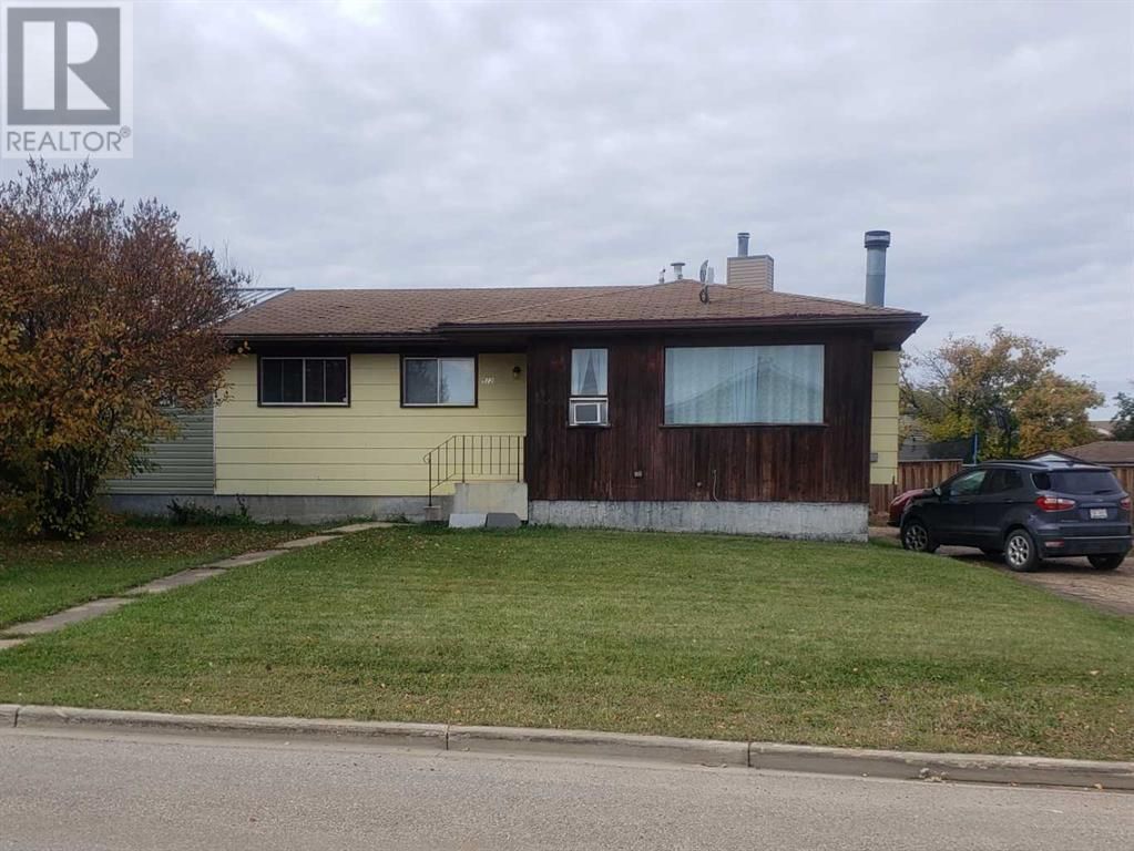 Main Photo: 512 12 Street SE in Slave Lake: House for sale : MLS®# A2040419