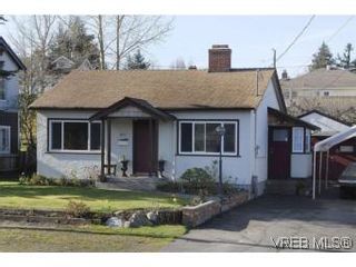 Photo 1: 571 Ker Ave in VICTORIA: SW Gorge House for sale (Saanich West)  : MLS®# 532080