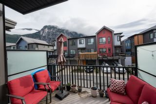 Photo 6: 1367 MARINASIDE Place in Squamish: Valleycliffe Townhouse for sale : MLS®# R2900877
