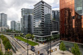 Photo 10: 808 33 SMITHE Street in Vancouver: Yaletown Condo for sale in "Cooper's Lookout" (Vancouver West)  : MLS®# R2701934