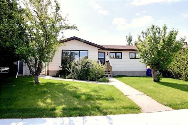 Main Photo: 5609 43 Street Close: Olds Detached for sale : MLS®# C4302971