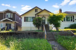 Photo 3: 745 SKEENA Street in Vancouver: Renfrew VE House for sale in "Adanac Park" (Vancouver East)  : MLS®# R2904117